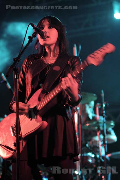 HOWLING BELLS - 2009-08-01 - PAREDES DE COURA (Portugal) - Praia do Tabuao - 